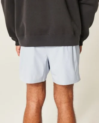 Aktiva shorts med logo, halvlånga
