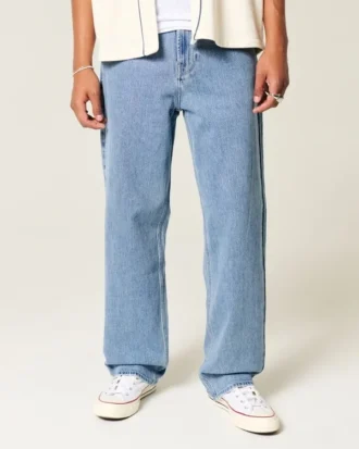 Baggy jeans i medium tvätt med broderi