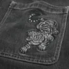 Baggy jeansshorts med tigermönster Baggy jeansshorts med tigermönster