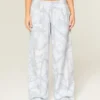 Blå baggy sweatpants med kamouflagemönster Blå baggy sweatpants med kamouflagemönster