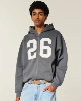 Boxig hoodie med dragkedja och nummergrafik