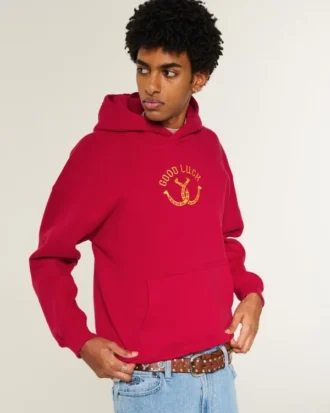 Boxig hoodie med Good Luck-tryck