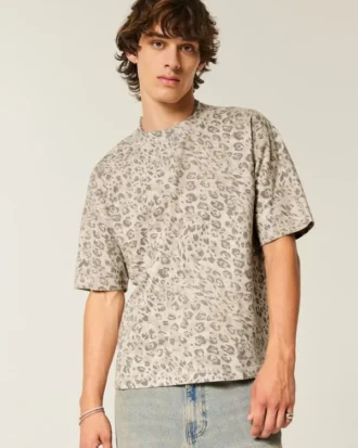 Boxig, kort, tung T-shirt med leopardmönster