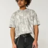 Boxig, kraftig, kort camouflage-T-shirt med rund hals