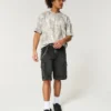 Boxig, kraftig, kort camouflage-T-shirt med rund hals