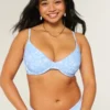 Curvy bikini-top med bygel och djup urringning