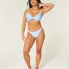 Curvy bikini-top med bygel och djup urringning