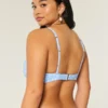 Curvy bikini-top med bygel och djup urringning