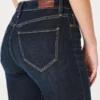 Curvy högmidjade mörkblå flare-jeans Curvy högmidjade mörkblå flare-jeans