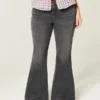 Curvy högmidjade tvättade svarta flare-jeans Curvy högmidjade tvättade svarta flare-jeans