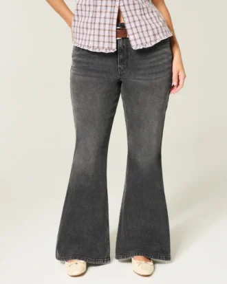 Curvy högmidjade tvättade svarta flare-jeans