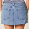 Curvy lågmidjad miniskort i mediumtvättad denim