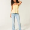 Enkel axelbandslös babydoll-top i virkat mixmaterial Enkel axelbandslös babydoll-top i virkat mixmaterial
