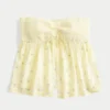 Enkel axelbandslös babydoll-top med smockad byst