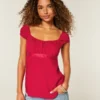 Enkel babydoll-top i satin med knytband Enkel babydoll-top i satin med knytband
