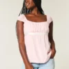 Enkel babydoll-top i satin med knytband Enkel babydoll-top i satin med knytband