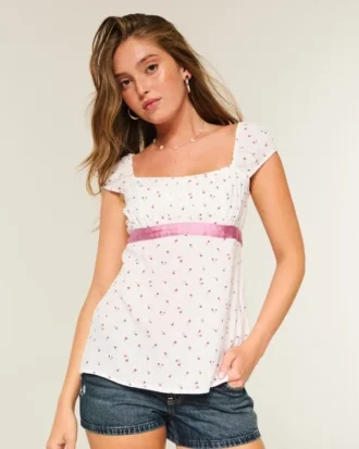 Enkel babydoll-top i satin med knytband
