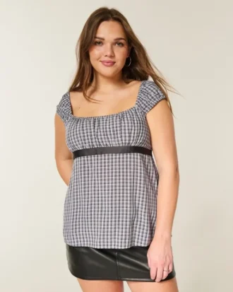 Enkel babydoll-top i satin med knytband