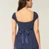 Enkel babydoll-top i satin med knytband Enkel babydoll-top i satin med knytband