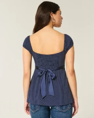 Enkel babydoll-top i satin med knytband