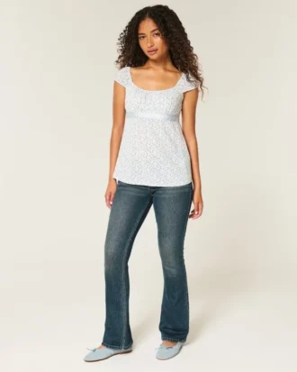Enkel babydoll-top i satin med knytband