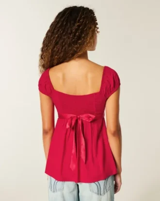 Enkel babydoll-top i satin med knytband