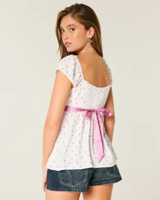 Enkel babydoll-top i satin med knytband