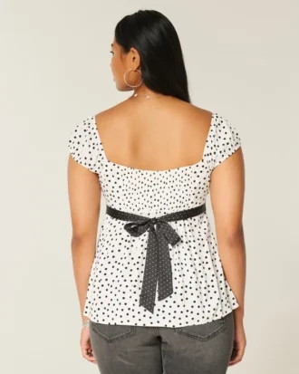 Enkel babydoll-top i satin med knytband
