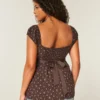 Enkel babydoll-top i satin med knytband Enkel babydoll-top i satin med knytband