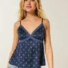 Enkel satin-camisole med spets Enkel satin-camisole med spets