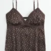 Enkel satin-camisole med spets Enkel satin-camisole med spets