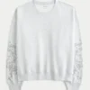 Enkel sweatshirt med nitar och grafiskt tryck