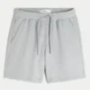 Fleece-shorts som slutar ovanför knäna Fleece-shorts som slutar ovanför knäna