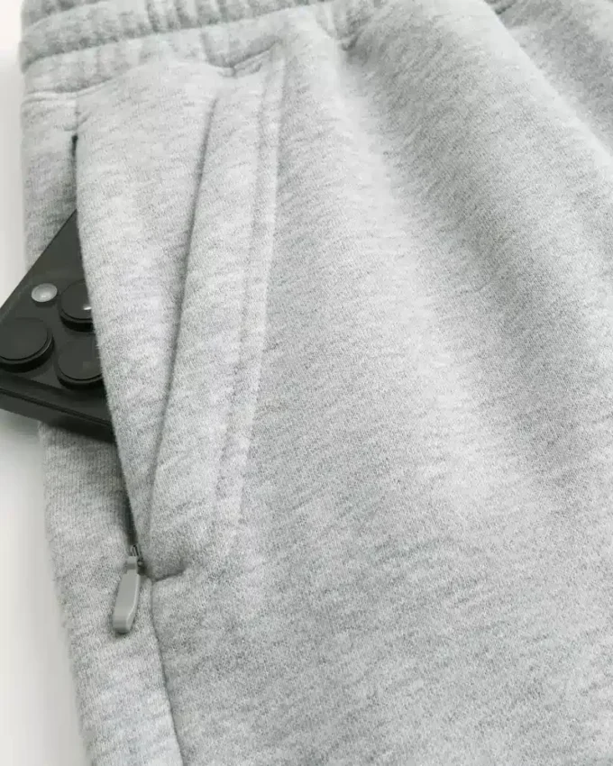 Fleece-shorts som slutar ovanför knäna Fleece-shorts som slutar ovanför knäna