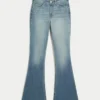 Högmidjade jeans med medium tvätt och utsvängda ben Högmidjade jeans med medium tvätt och utsvängda ben
