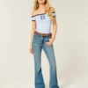 Högmidjade jeans med medium tvätt och utsvängda ben Högmidjade jeans med medium tvätt och utsvängda ben