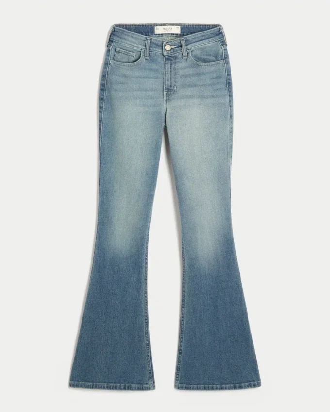 Högmidjade jeans med medium tvätt och utsvängda ben Högmidjade jeans med medium tvätt och utsvängda ben
