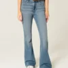 Högmidjade jeans med medium tvätt och utsvängda ben Högmidjade jeans med medium tvätt och utsvängda ben