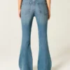 Högmidjade jeans med medium tvätt och utsvängda ben Högmidjade jeans med medium tvätt och utsvängda ben