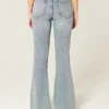 Högmidjade jeans med medium tvätt och utsvängda ben Högmidjade jeans med medium tvätt och utsvängda ben