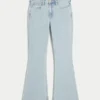 Högmidjade, ljusblå flare-jeans med broderat hjärta Högmidjade, ljusblå flare-jeans med broderat hjärta