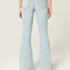 Högmidjade, slitna, ljusblå flare-jeans Högmidjade, slitna, ljusblå flare-jeans