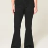 Högmidjade svarta flare-jeans Högmidjade svarta flare-jeans