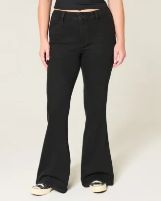 Högmidjade svarta flare-jeans