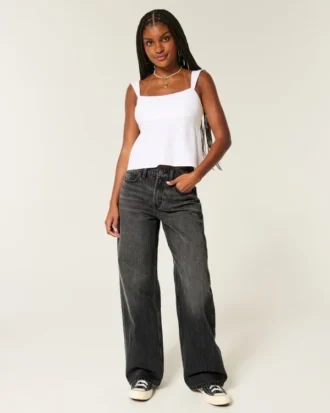 Högmidjade, tvättade svarta baggyjeans