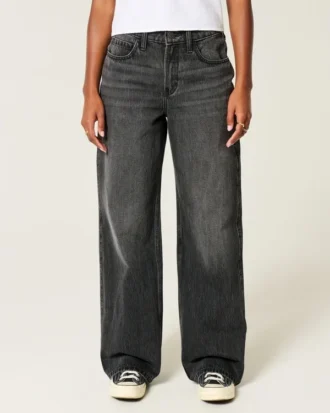 Högmidjade, tvättade svarta baggyjeans