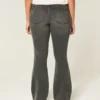 Högmidjade tvättade svarta broderade flare-jeans