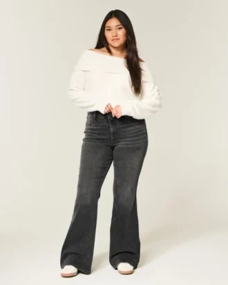 Högmidjade tvättade svarta flare-jeans