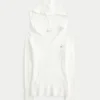 Kabelstickad tröja med huva och fuskpälskant Kabelstickad tröja med huva och fuskpälskant