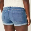 Kurviga lågmidjade shorts i mediumtvättad denim Kurviga lågmidjade shorts i mediumtvättad denim